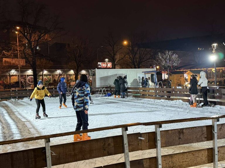 Отворено клизалиште на Тргу код фонтане